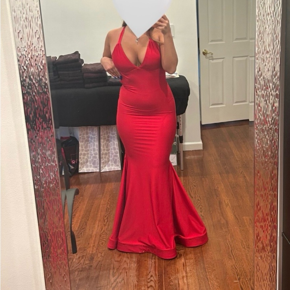 Chic Red Backless Evening Dress - image 2